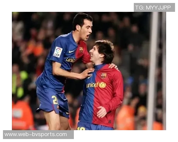 布斯克茨精准直塞助攻梅西单刀机会遗憾打偏错失良机