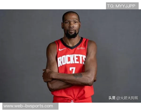 火箭队训练日常曝光杜兰特单打技艺提升申京专注低位技术磨练 火箭队训练日常曝光杜兰特单打技艺提升申京专注低位技术磨练