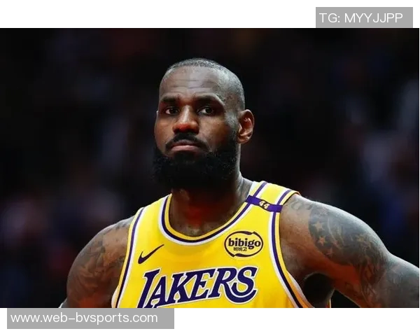 雷迪克透露詹姆斯与教练进行1对1训练或将加入南湾湖人队训练 雷迪克透露詹姆斯与教练进行1对1训练或将加入南湾湖人队训练